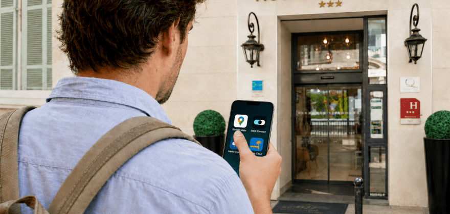 8 apps for exploring the French Riviera on foot and by public transport